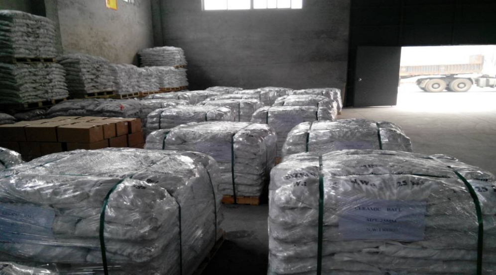 Pharma Grade Alumina Grinding Balls Ceramic Milling Media GMP Compliant For Drug Manufacturing