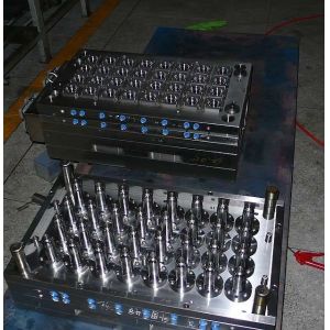 China PET Bottle Plastic Injection Molding Machine With Twin Carriage Cylinder on sale