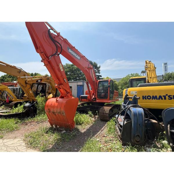 Used Doosan DX300 Excavator 2 Buckets 35ft Max Reach Included Ready To Work