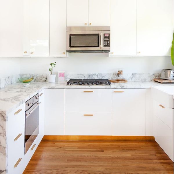 Factory Direct Customized Kitchen Cabinets Modern White Lacquer Wooden Kitchen Furniture Set Kids' Cabinets Kitchen Isla