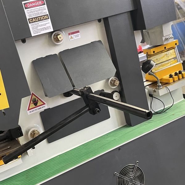 Q35Y-20 Ironworker Heavy Duty Combined Punching And Shearing Machine 22mm Thickness