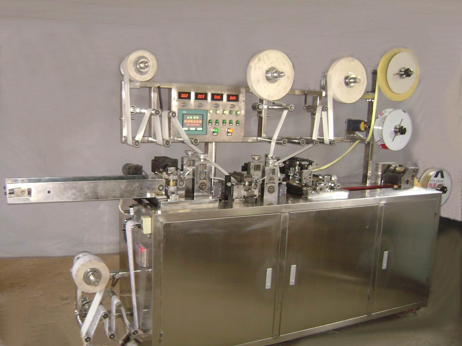 PLC Controlled KC-360N-D Wound Adhesive Machine for Hassle-Free Plaster Application