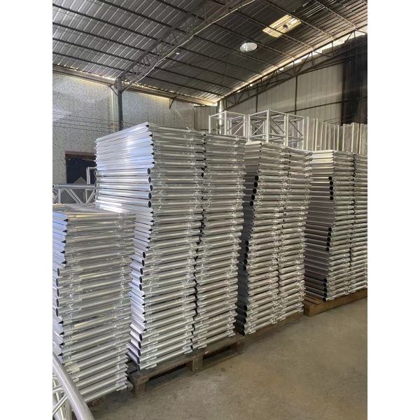 Portable Foldable Aluminum Alloy Stage Truss Adjustable Height 750kg/Sqm Load Capacity