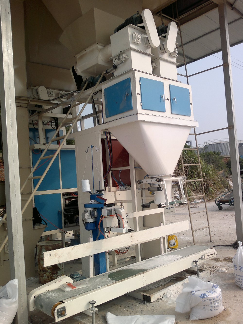 500-600Bags/Hour Spiral Feeding rice fertilizer Packing Machine