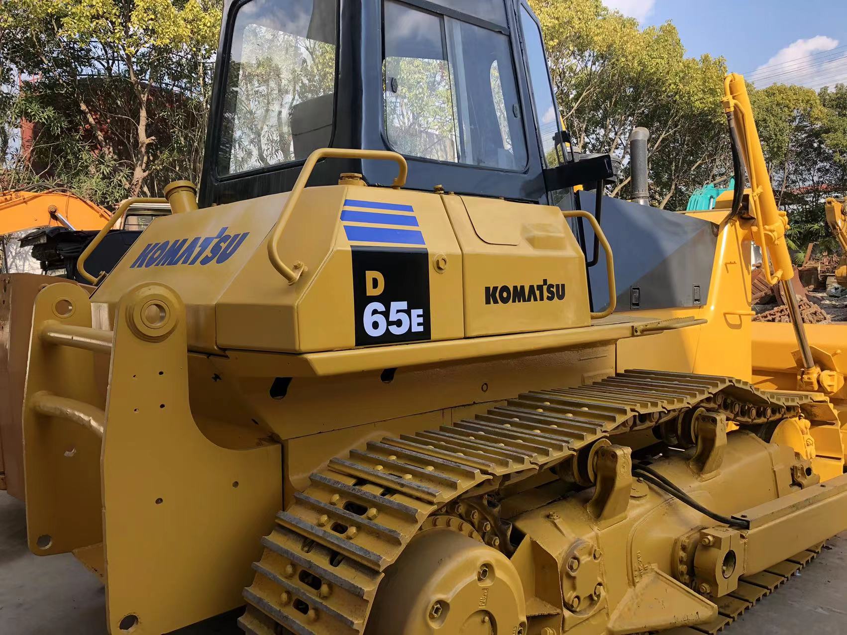 Dimension 6580*2790*3400mm Komatsu D85 Crawler Bulldozer D65 Dozer at Advertising Company