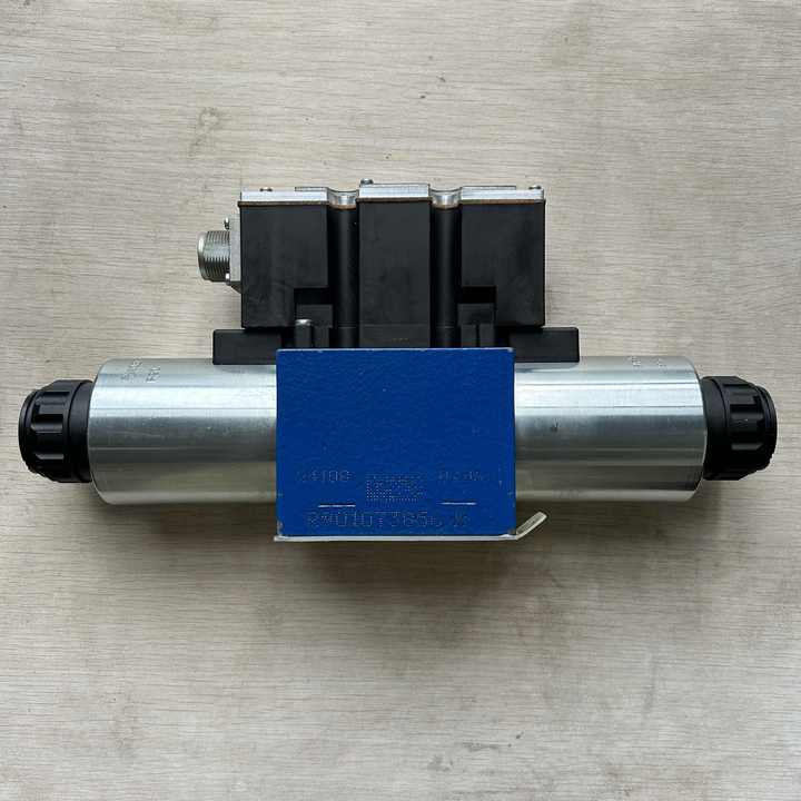 4WRAE 10E60-22/G24K31/A1V R900954083 Hydraulic Proportional Reversing Valve Made in Germany