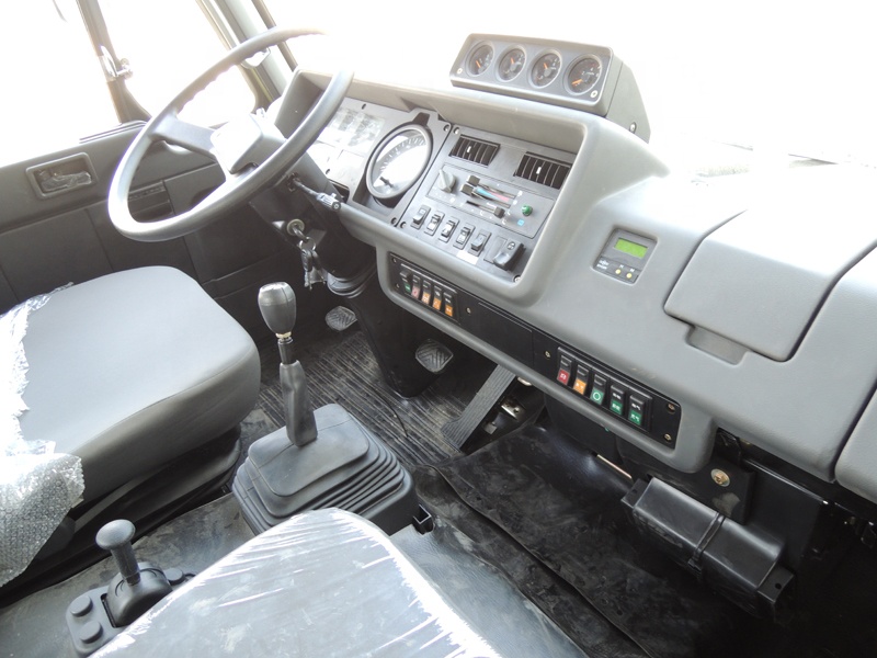 Automatic Window Dongfeng 4x2 4x4 AWD 5T 10T Desert Cargo Truck with Multimedia System