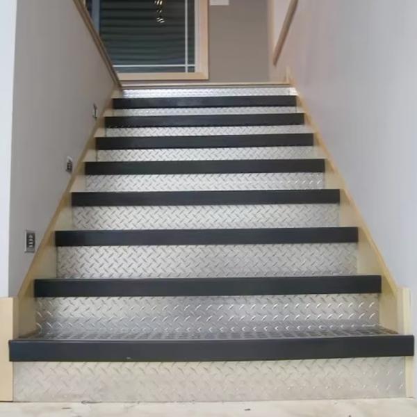 3003 5052 5083 6061 Anti-Slip Diamond Pattern Aluminum Tread Plate Aluminium Metal