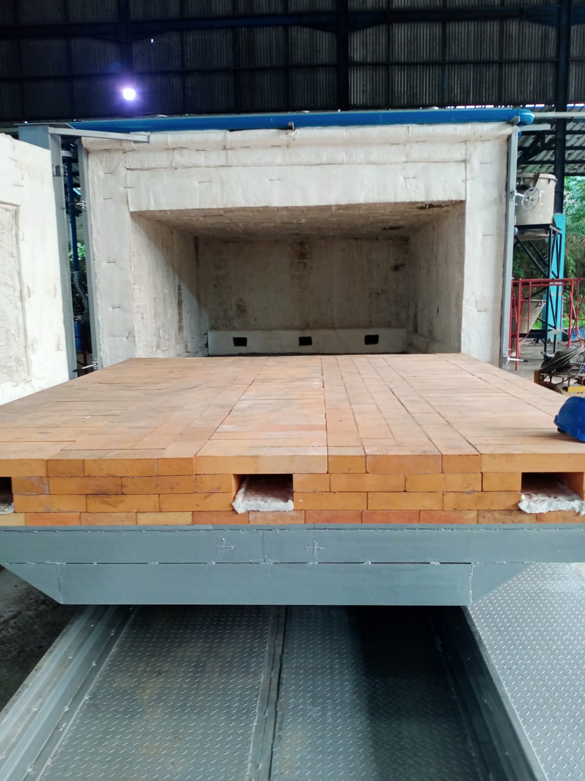 Customized Volume Full-automatic Shuttle Kiln featuring and Ceramic Fiber Insulation Material for industrial