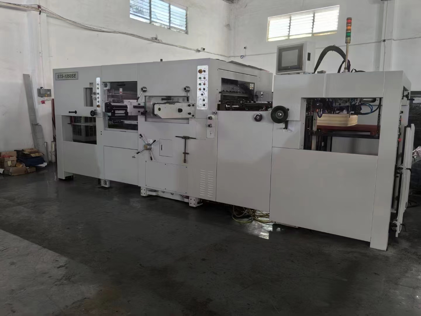 STS 1050SE Automatic Rotary Die Cut Paper Cutting Machine For Paper Die Cutting And Creasing