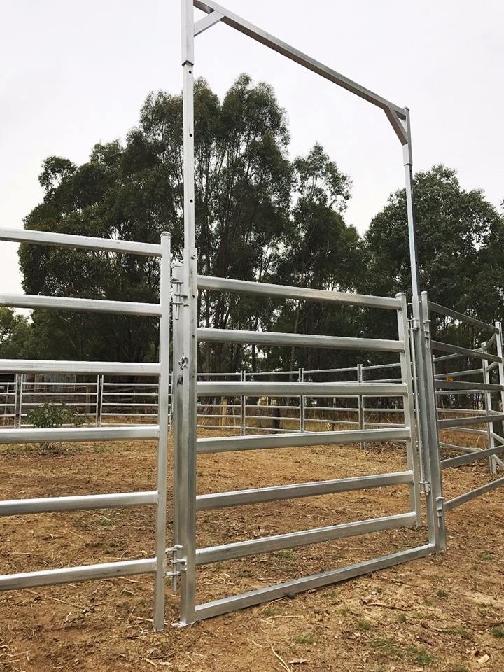 26 Portable Horse Stall Panels Inc Gate, Round Yard, Cattle Fences, Corral 18m Diameter