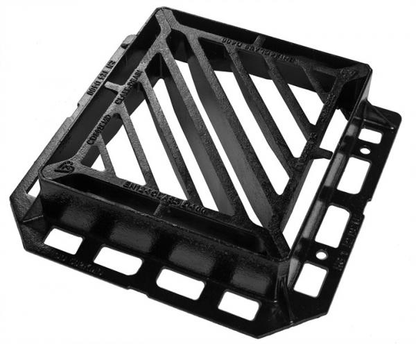 Cheap 440 (L) x 400 (W) opeing slotted double triangular ductile iron grating with 3 sided frame flange for sale
