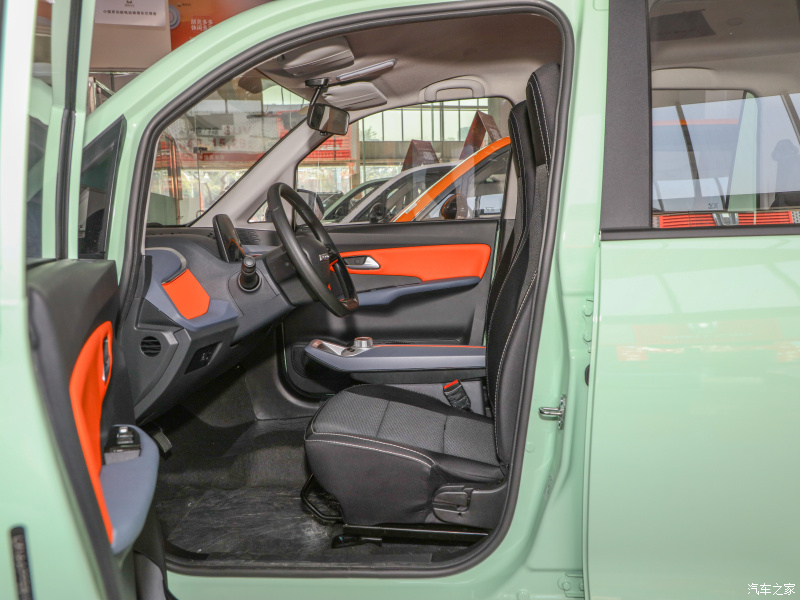The Chinese-made five-door four-seat new-energy mini hatchback Punk Duoduo has a range of 175 kilometers used car
