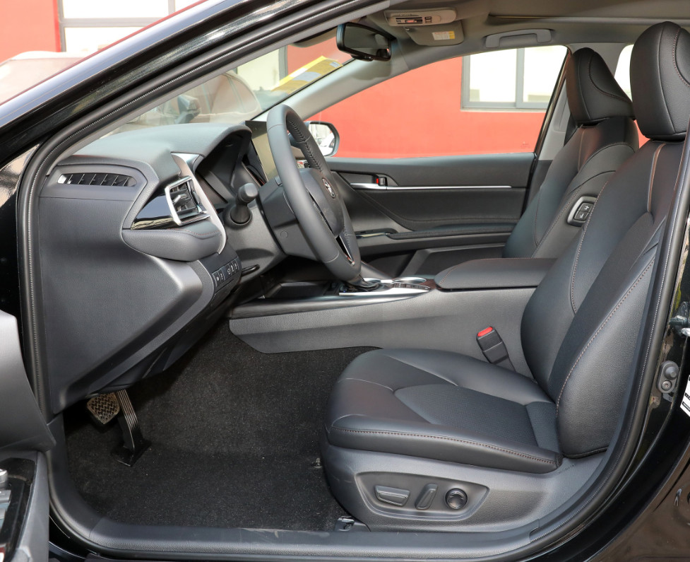 Toyota Camry 2023 2.5G luxury Edition 4 door 5 seats sedan 8 AT Gasoline