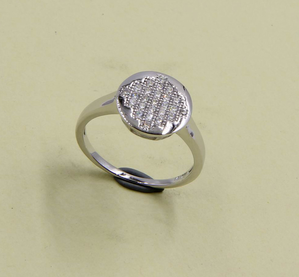 Shimmering 925 Silver CZ Engagement Rings Adorned With AAA Grade Cubic Zirconia Stones