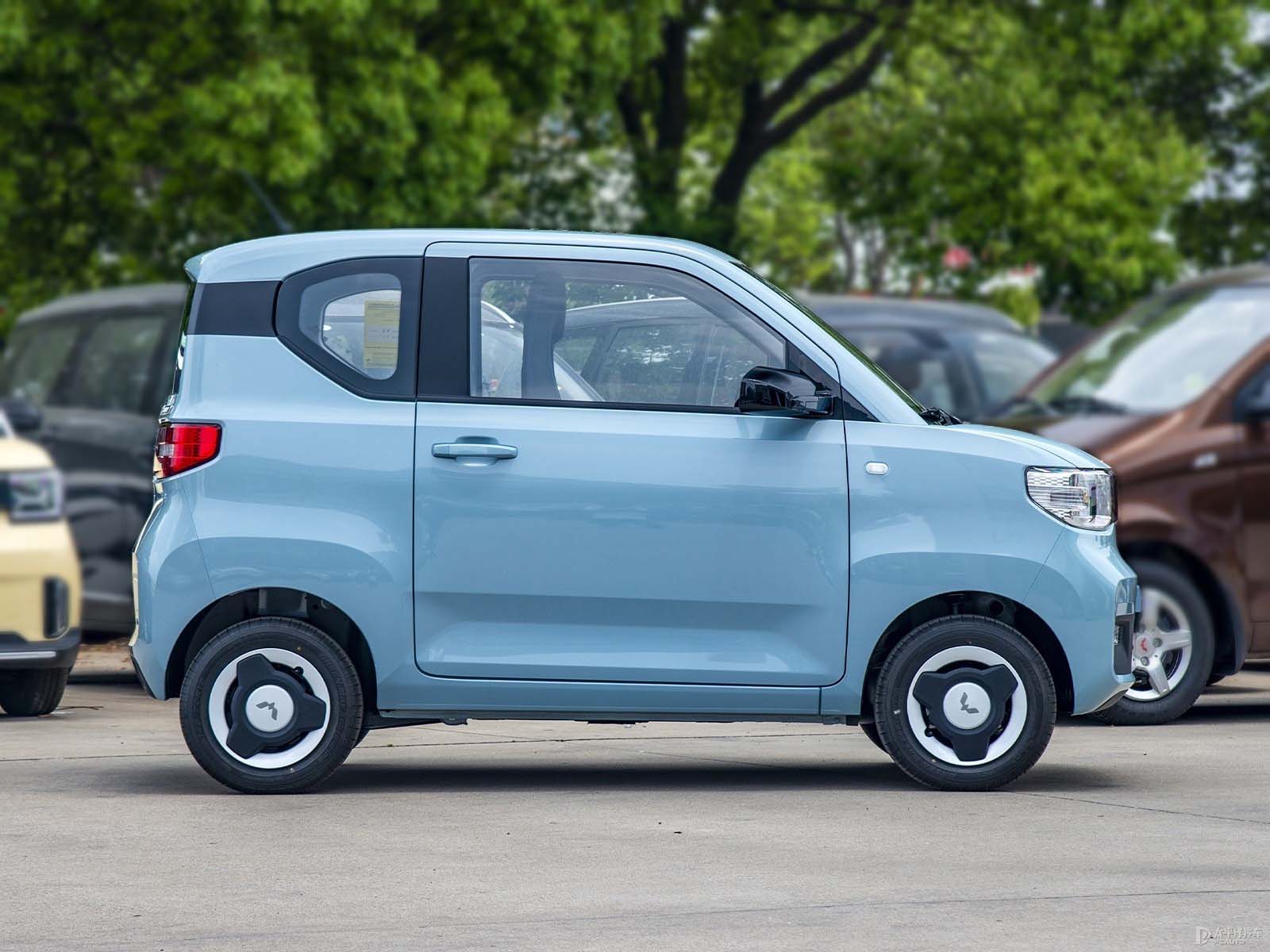 Made in China, SAIC GM Wuling mini electric car is a small electric car, and the popular ternary lithium battery