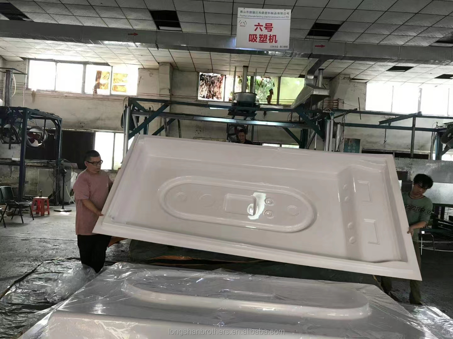 Large Vacuum Formed Water Tank made of Polycarbonate Material with Customized Logo Acceptable