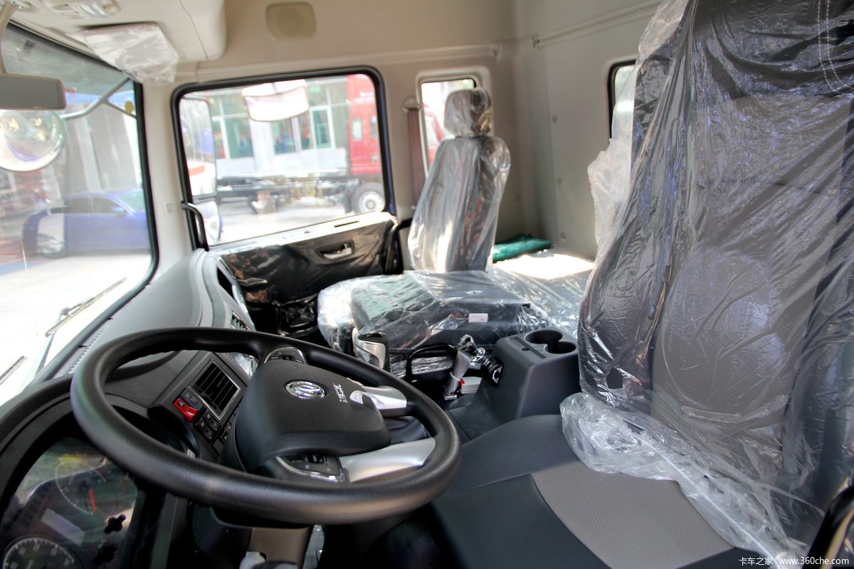 Lightweight and Durable Dongfeng Pickup Cargo Van for Customized Transport 4X2 or 4x4