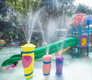 China Fiberglass Water Games For Children Spray Water Park And Swimming Pool on sale