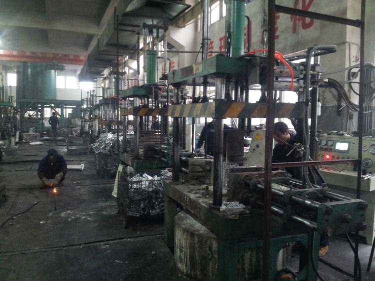 lowcost electric power fittings low pressure casting machine for clamps manufacturer