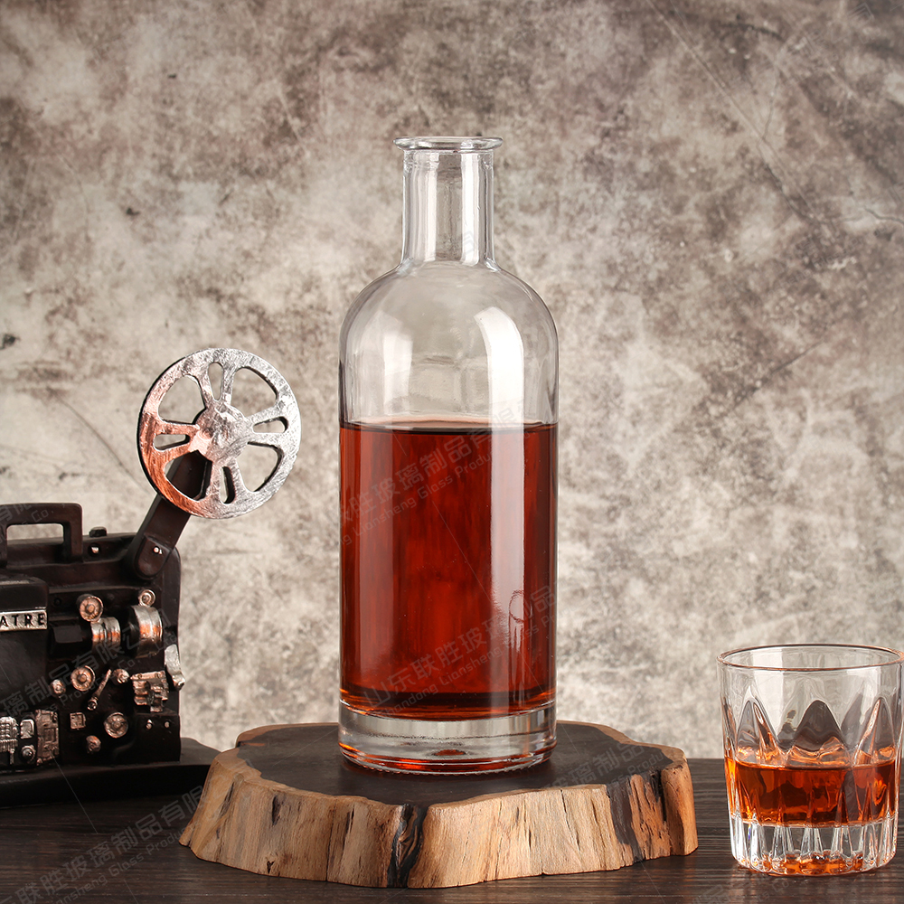 Bottle Material Healthy Lead-free Glass 500ml 700ml Glass Wine Liquor Drinking Bottle