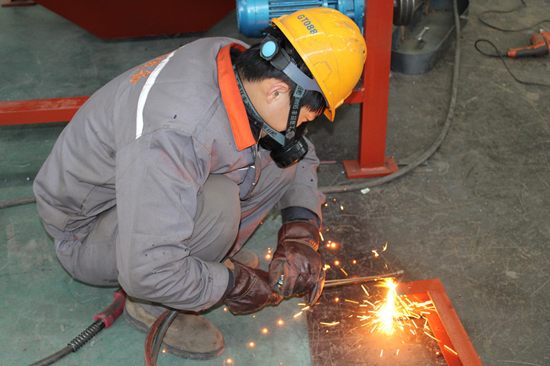 Accuracy Mineral Iron Removal Permanent Magnetic Separator with Motor-driven Roller