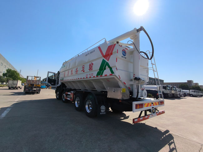 8x4 Dongfeng Factory Direct Price 30cbm Bulk Feed Truck Grain Delivery Truck New Silos Chicken Feed Transport Truck