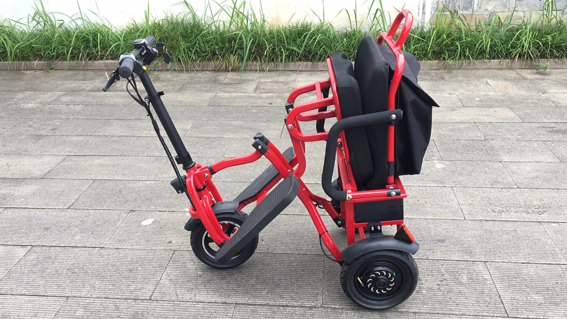 48V 10Ah Lithium Battery Fully Enclosed Mobility Scooter Fully Equipped Range 25-30km