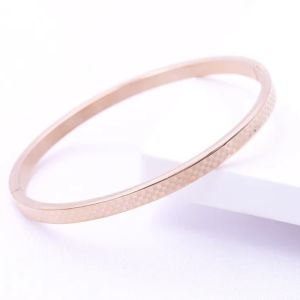 China Classic Oval Bangle Bracelet Stainless Steel Couple Bangle Bracelet on sale