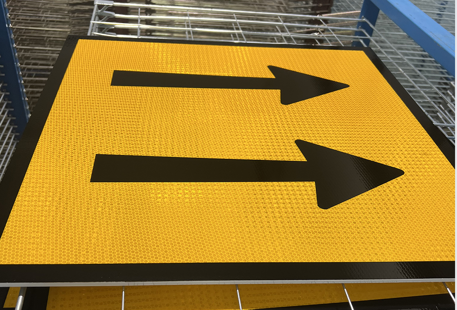 Australian Standard Class 1 Reflectivity Traffic Sign PVC Controller Corflute with 600mm Road Safety Signs