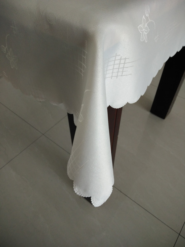 Quality BSCI audit passed-Luxuary 100% Polyester shinning jacquard tablecloth wholesale