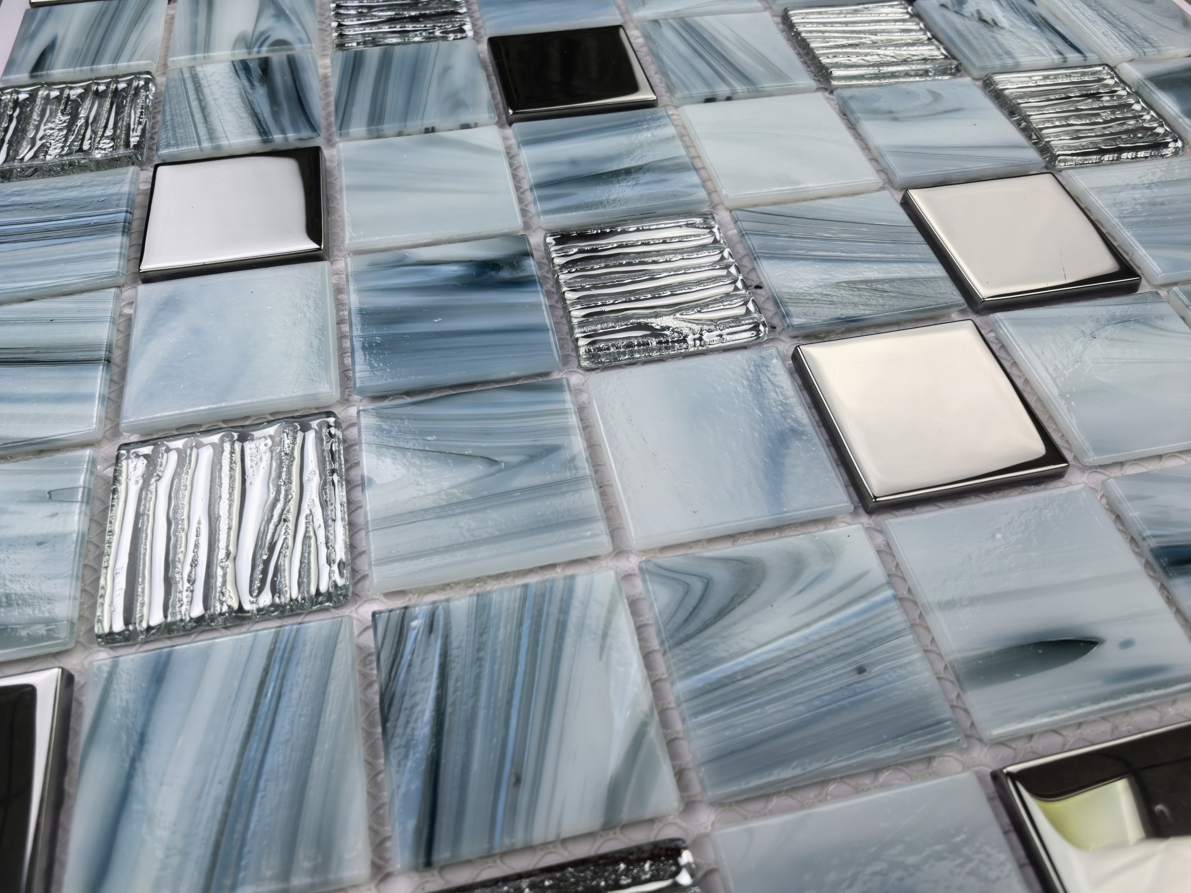 Blue Wear-resistant and Stain-resistant 304x304mm Interior Wall Glass Mosaics For Swimming Pool