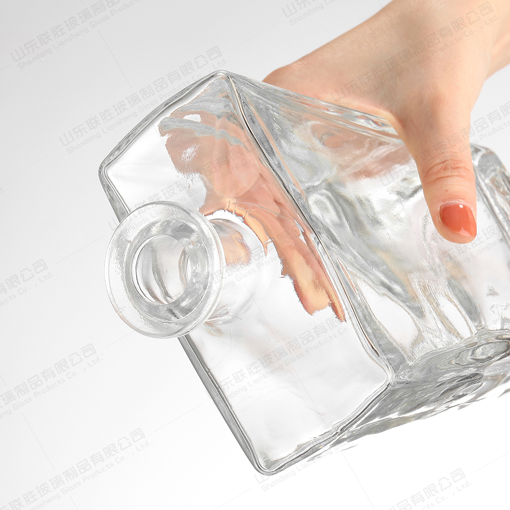 Acceptable Customer's Logo 500ml 700ml Glass Bottle for Wine Spirits Brandy Gin Rum