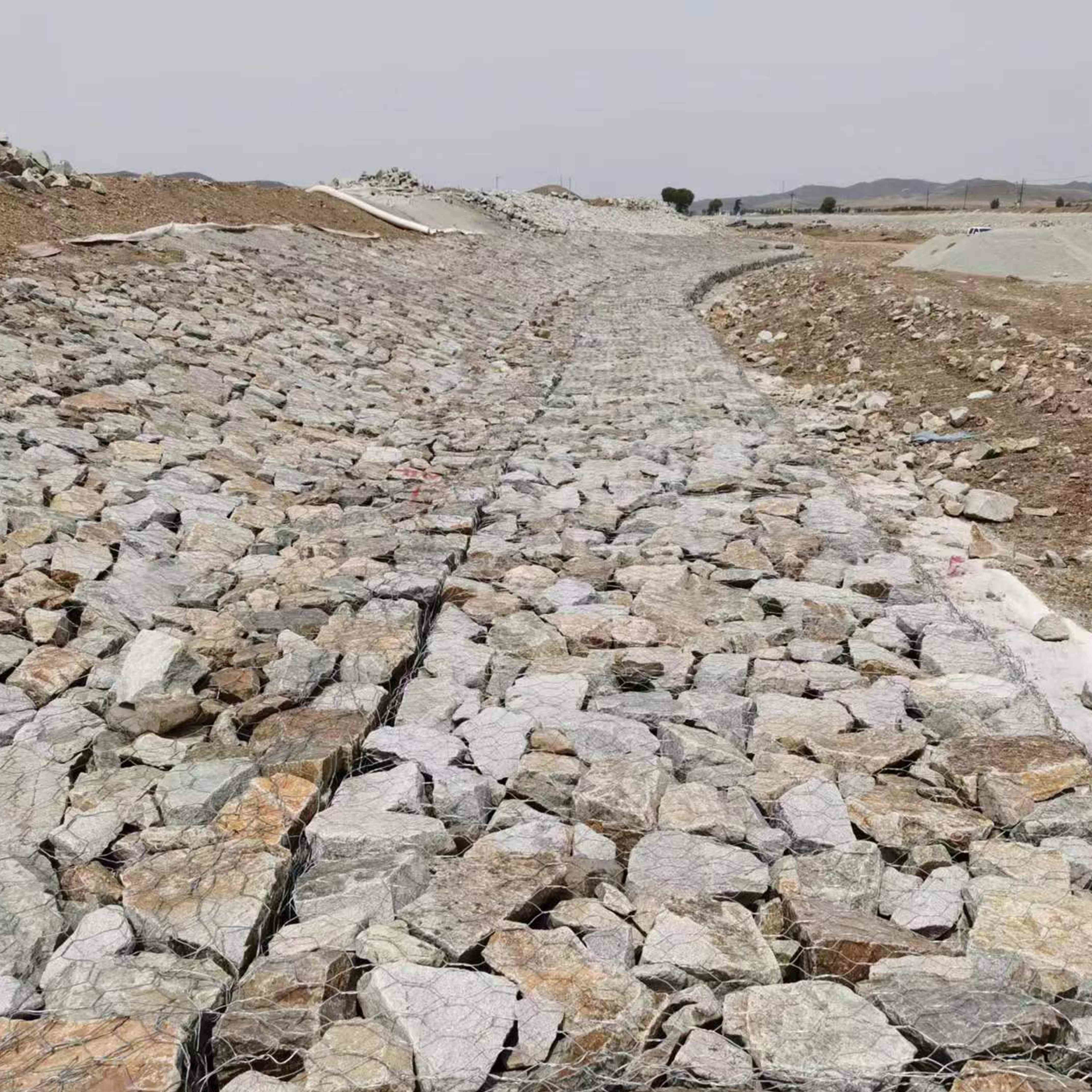 Galvanized Hexagonal Gabion Cages for Seawall Protection (2x1x1m)