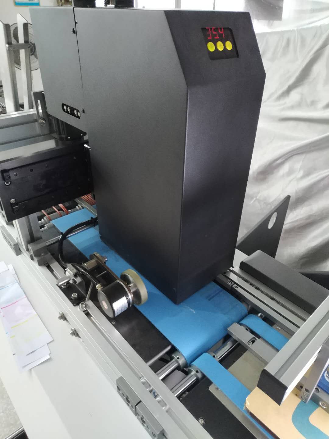 Multicolor CMYK White Black DOD Printing Personalization Machine Scratch Card Labeling Card Issuer