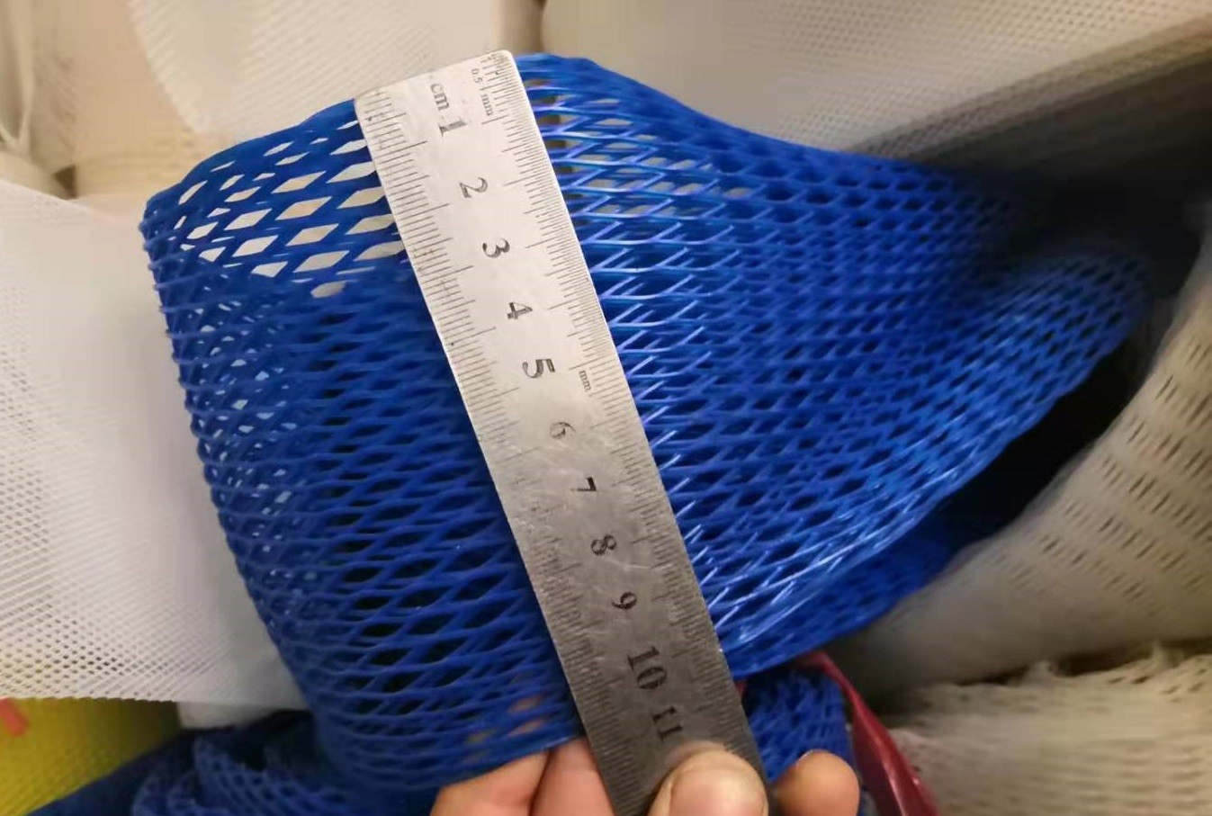 PE Materials Protective Mesh Sleeving 70 Mesh Extruded Protector Recycle 8cm Width