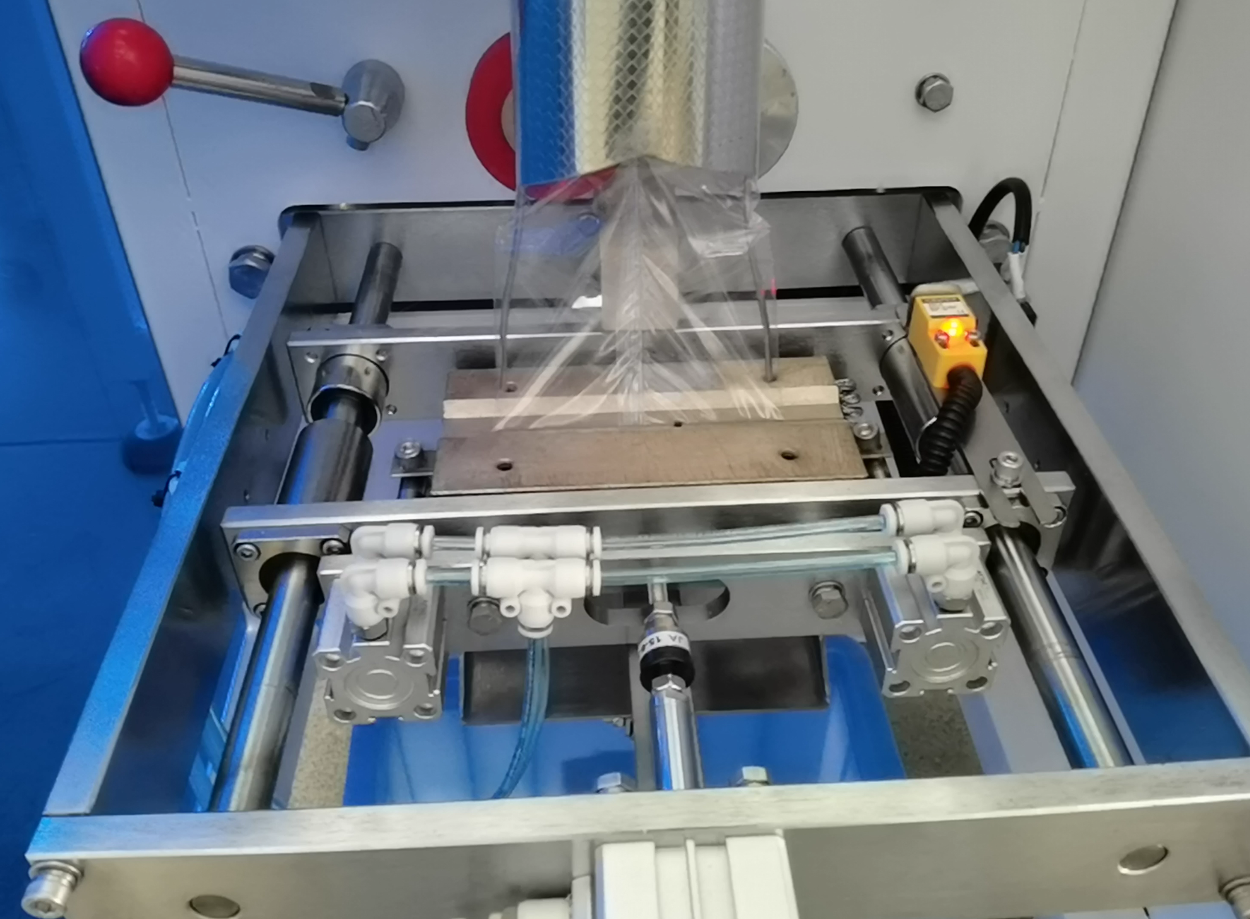 Factory Direct Automatic Check Weighing Filling Packing Machine Screws Sealing Packaging Machine For Sale