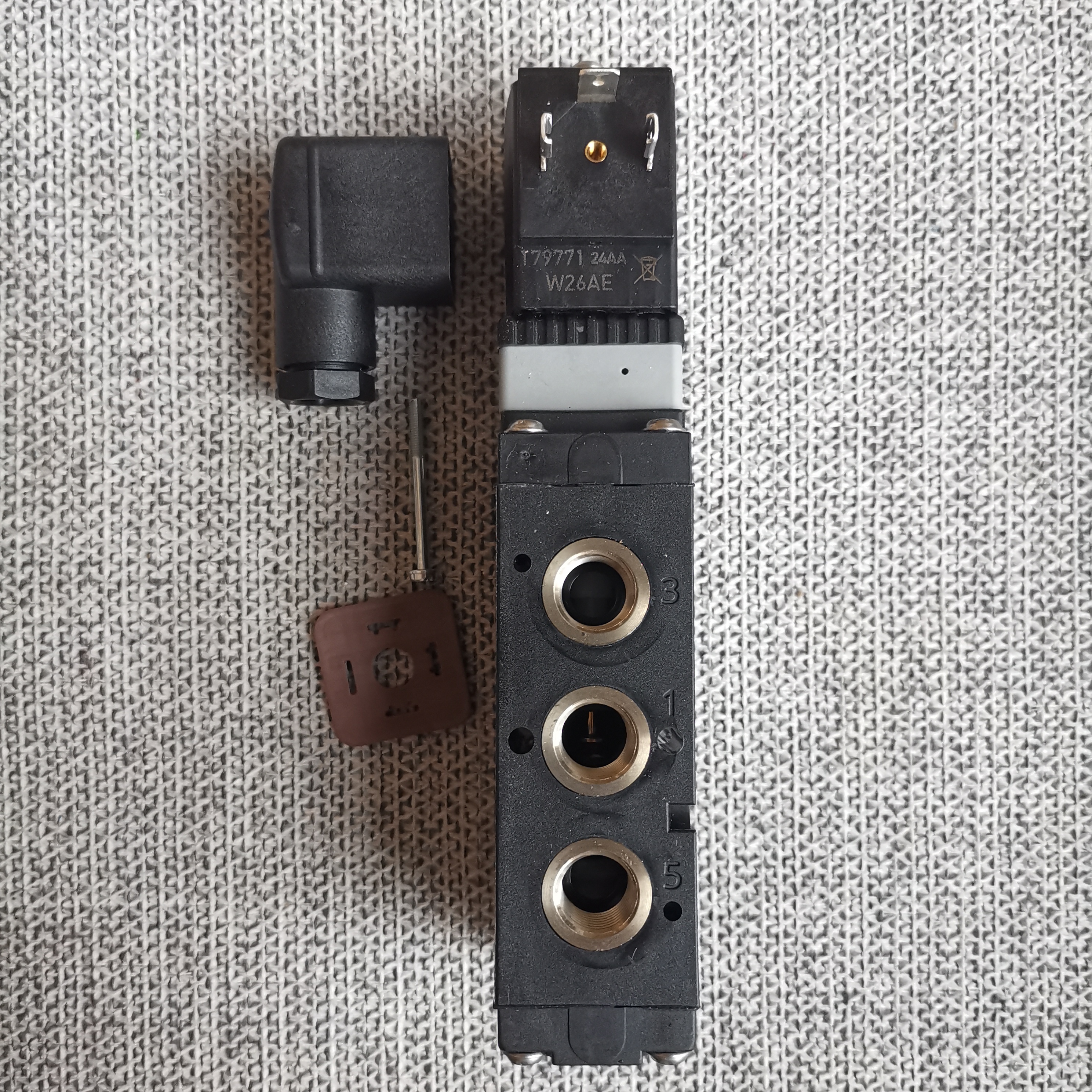 Burkert 6519 series Pilot operated pneumatic solenoid valve 137423