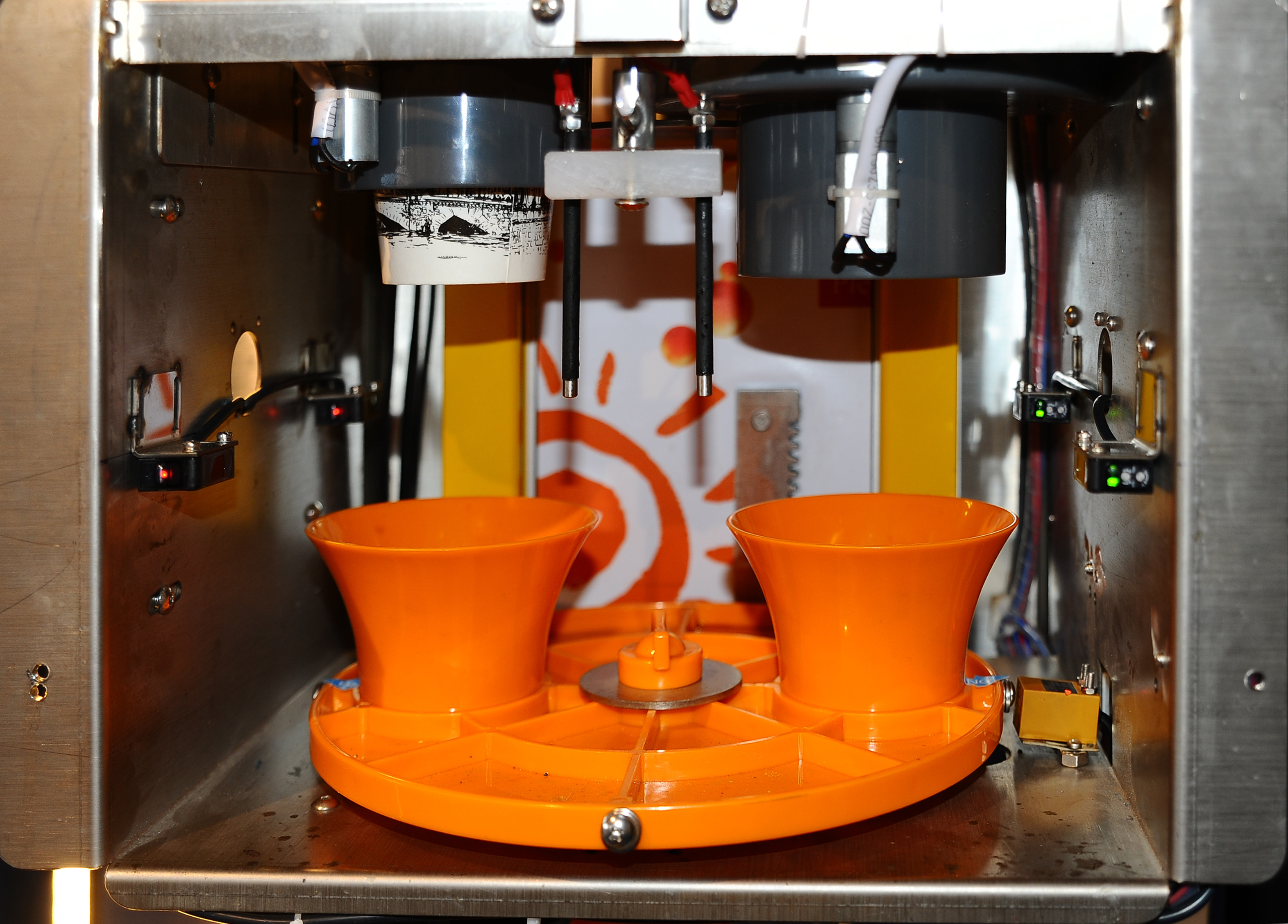 Automatic Fresh Orange Juice Vending Machine With Card Reader And Bill Validator