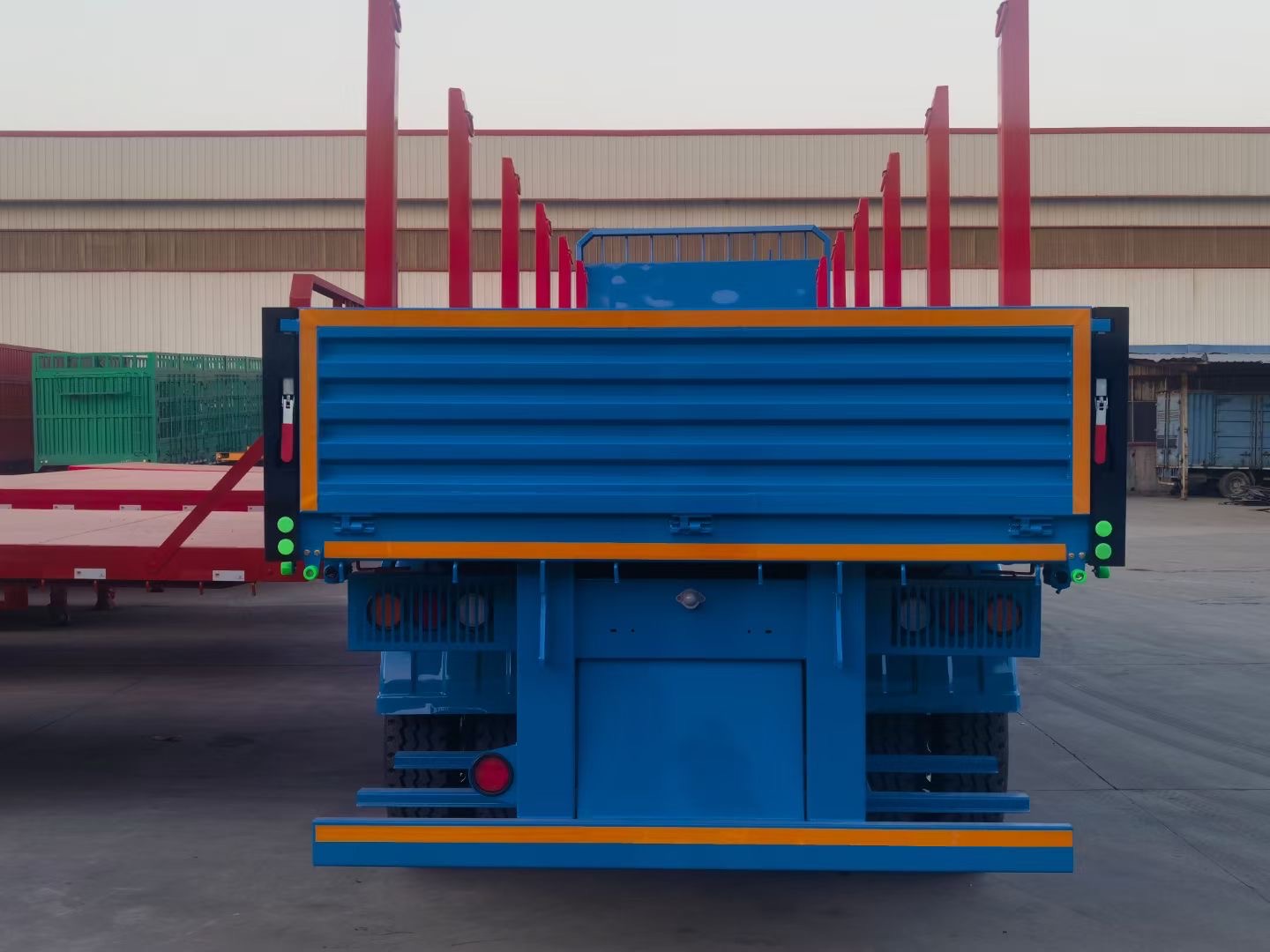 CIMC 12400*2500*2000mm Curb weight 7T 12.4M 3 Axle 10pcs leaf spring 19T single action outrigger 40T payload Stake Semi Trailer