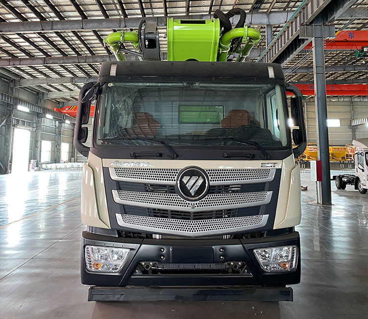 Weichai / Commins Engine Safe Pump Concrete Truck For Urban Planning And Construction Needs