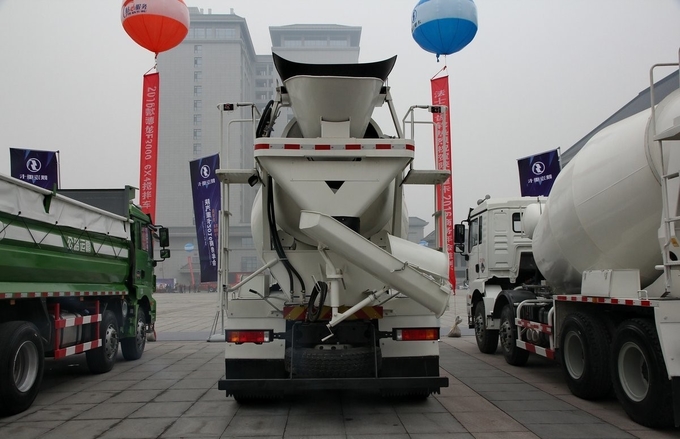 SHACMAN/SINO Chassis 8X4 6X4 10CBM Concrete Mixer Truck Suppliers