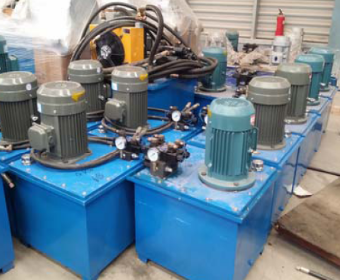 Chain Driven 2 Waves W Beam Highway Guardrail Roll Forming Machine 8-12m/Min Capacity