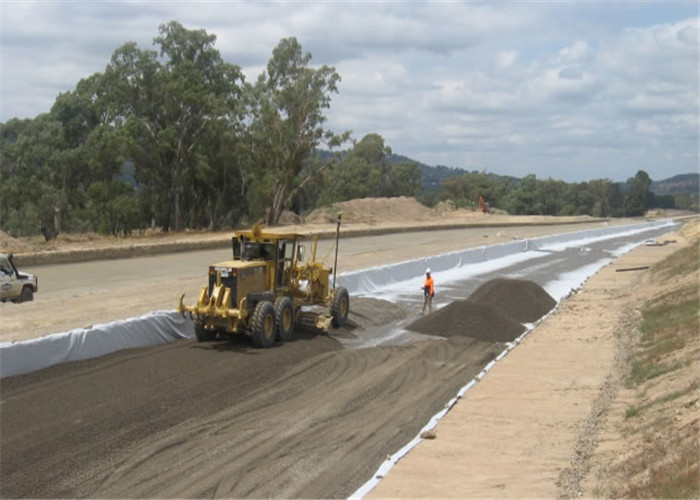 White 800gsm High Strength Geotextile For Water Conservancy