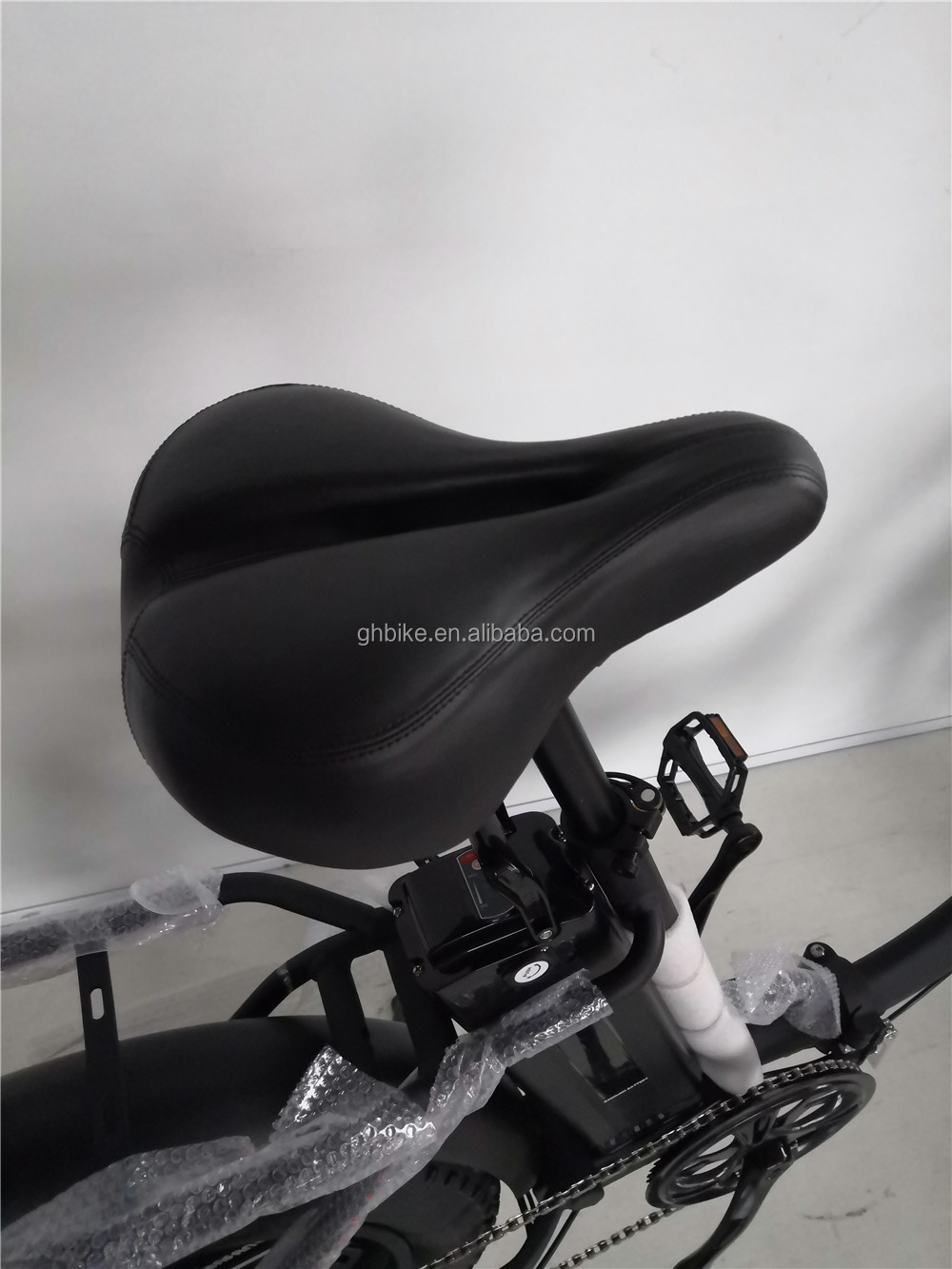 Foldable Frame 48V 750W Electric Bike with Step Through Design and 20x4 Fat Tire
