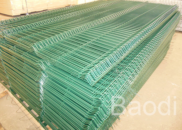 Backyard Triangle Curved Welded Steel Fence Panels , Vinyl Spray Panels For Machine Protection