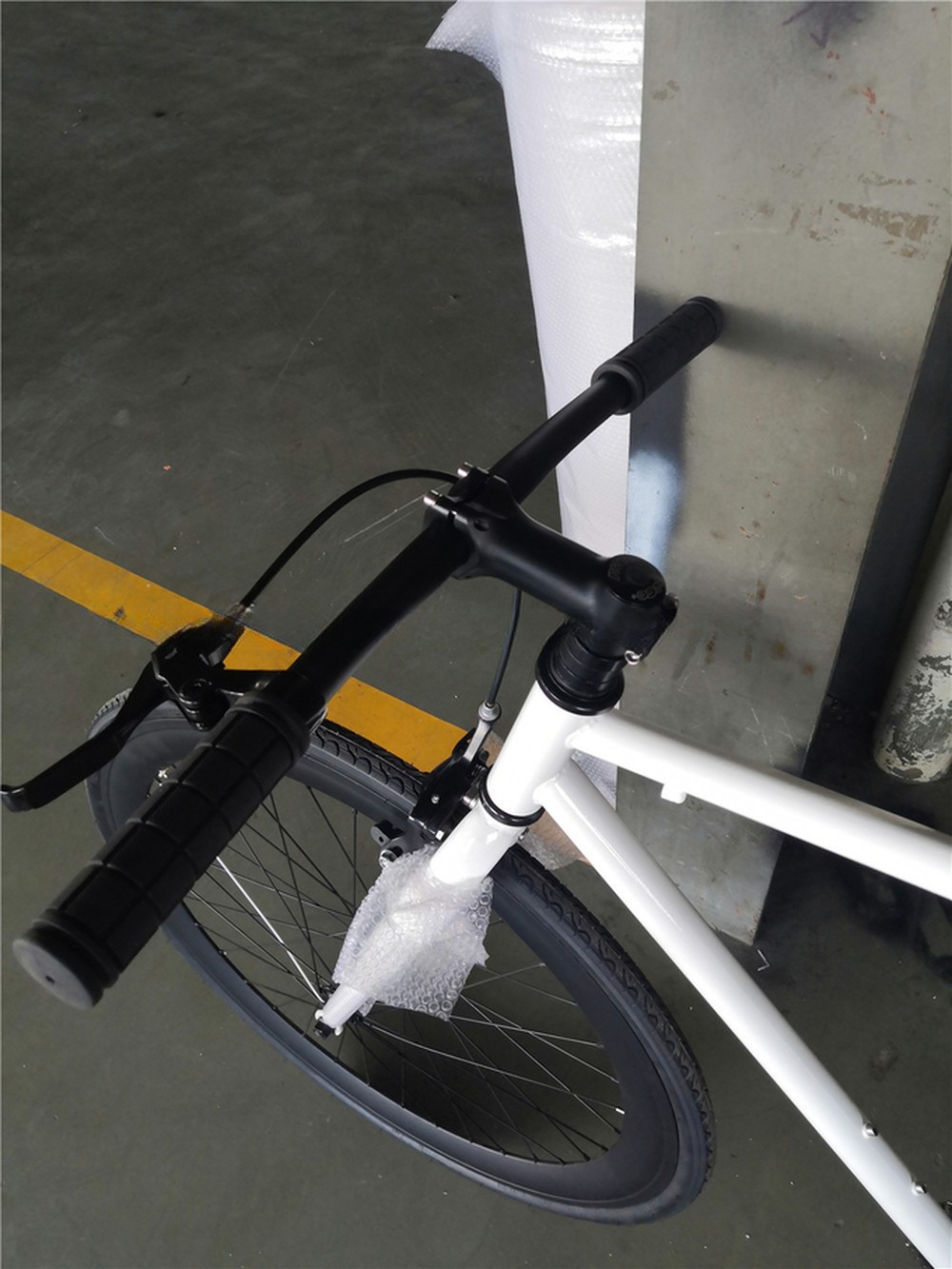 Sleek white frame adult 700C single speed bicycle fixed gear bikes with coaster brake