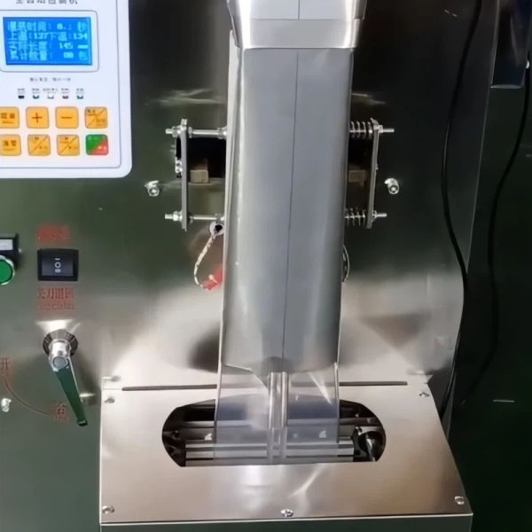 Pneumatic Stainless Steel Packaging Machine 42cm Film Width Liquid Packing Machines