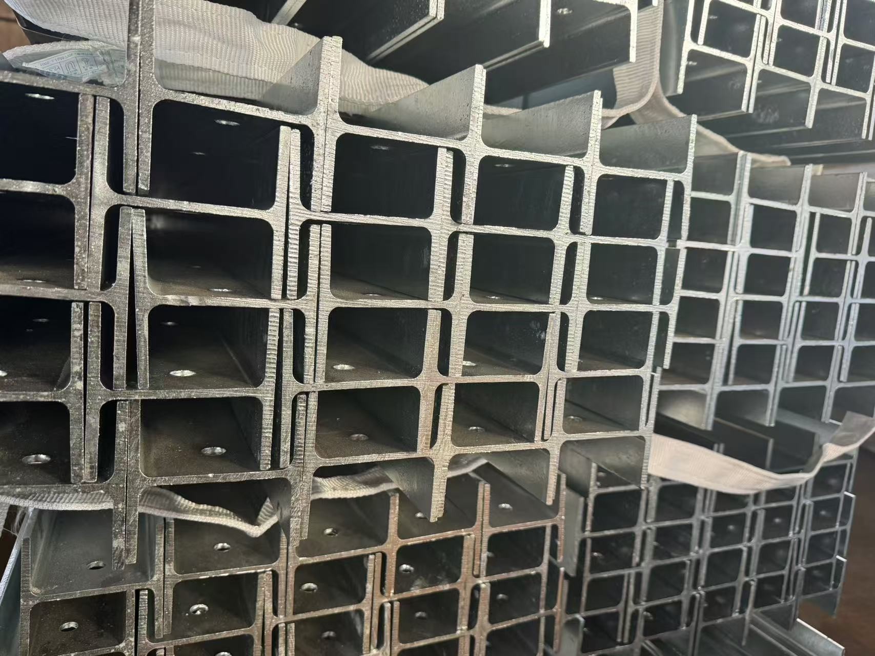 H Beam Steel Structural Hot Rolled Steel Beams Customizable For Construction Building Support Load Bearing Industrial
