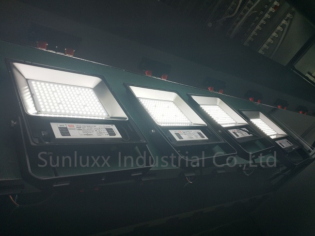 5700K 24000LM Slim LED Flood Light , 200W IP65 Waterproof Outdoor LED Flood Lights
